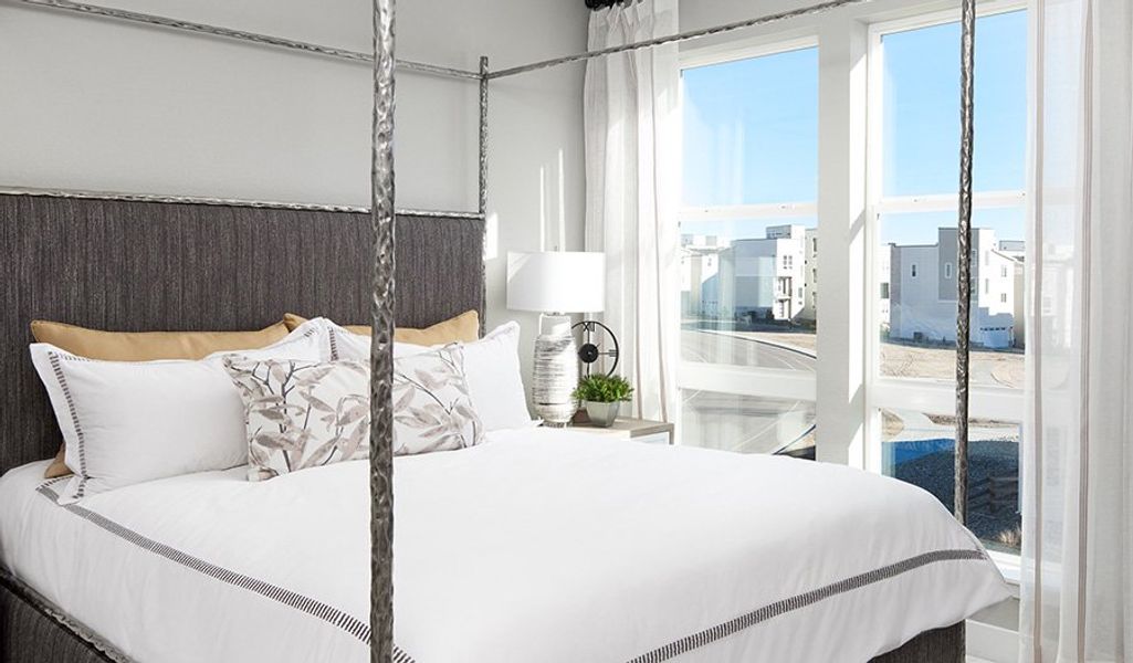 Devoe-D587-CityscapeAtHaskinsStation bedroom
