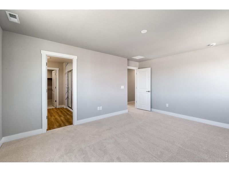 Spacious, unfurnished interior of a new home in Granary, Johnstown (Image 22).