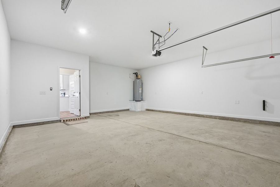 Spacious, unfurnished interior of a new home in Southern Charm, Crestview (Image 40).