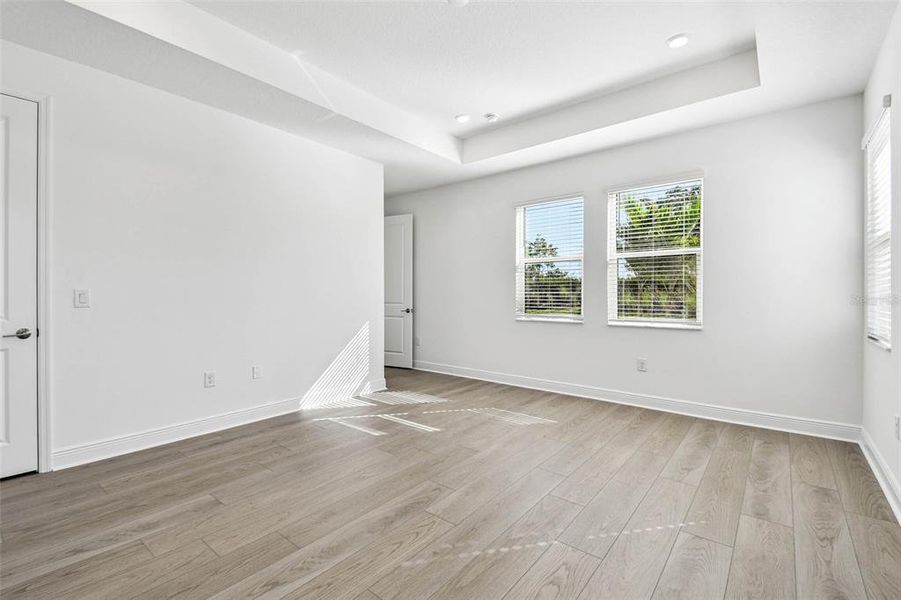 Spacious, unfurnished interior of a new home in Hawkstone, Sarasota (Image 24).