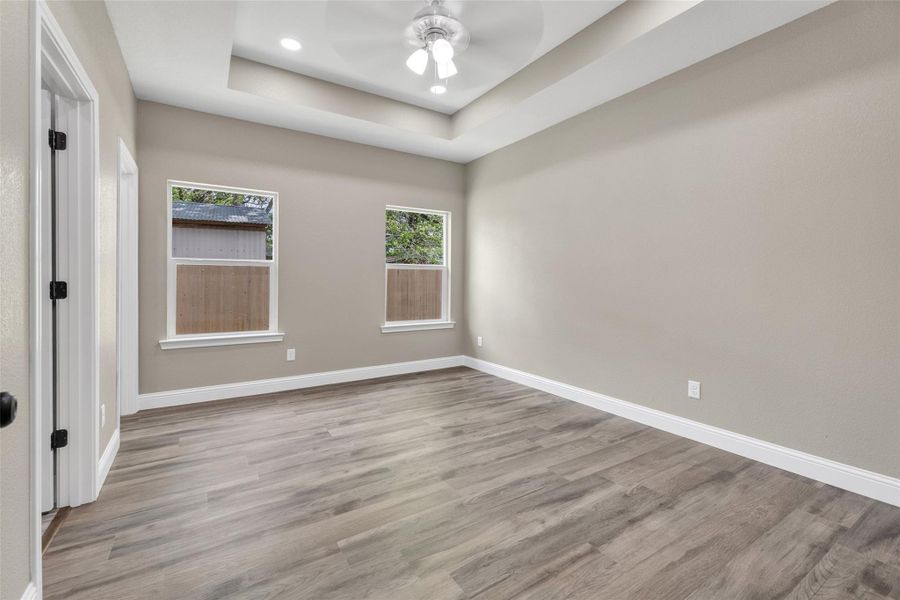 Spacious, unfurnished interior of a new home in , Navasota (Image 15).