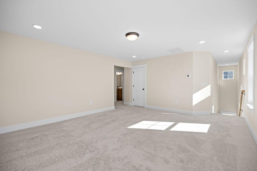 Spacious, unfurnished interior of a new home in Harbor Crossing, Greensboro (Image 35).