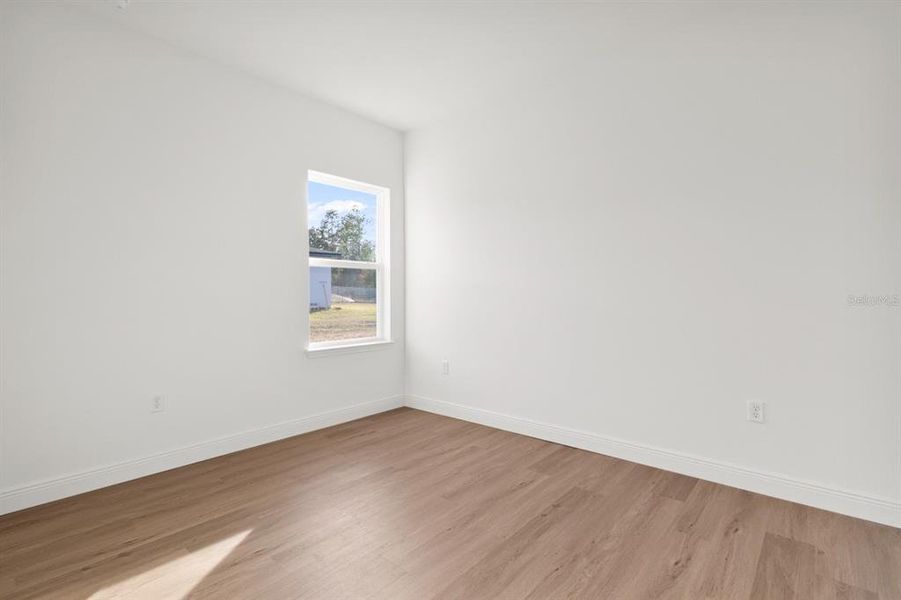 Spacious, unfurnished interior of a new home in , Ocala (Image 25).