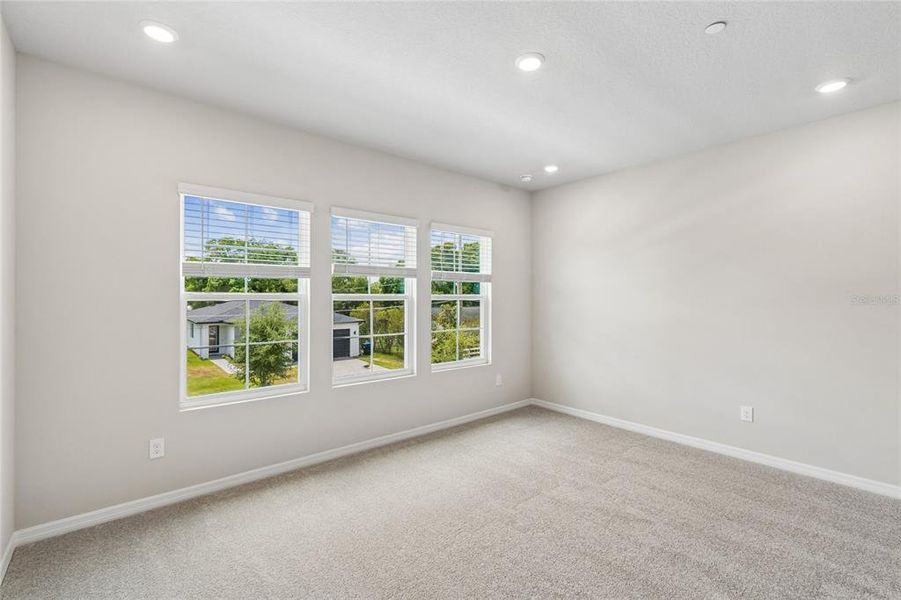 Spacious, unfurnished interior of a new home in , Orlando (Image 32).