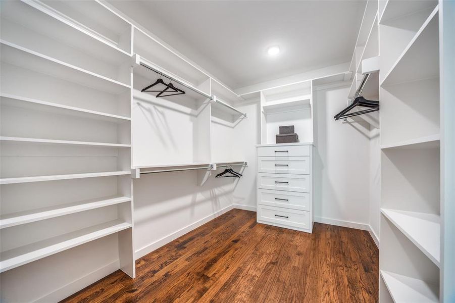 Spacious, unfurnished interior of a new home in , Dallas (Image 20).