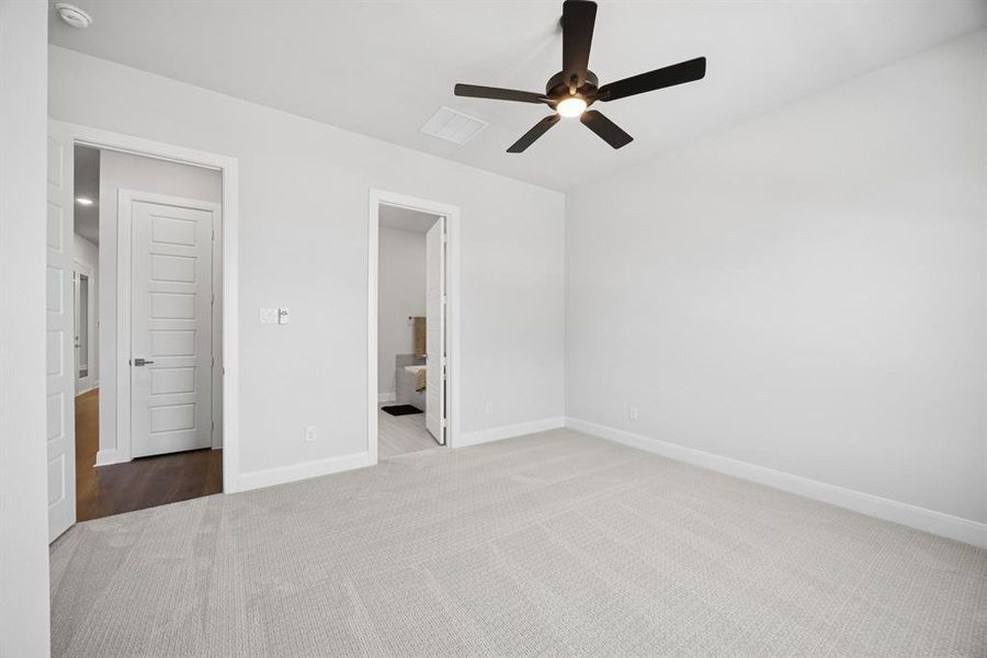 Spacious, unfurnished interior of a new home in The Retreat at Harvest, Argyle (Image 25). Spacious, unfurnished interior of a new home in The Retreat at Harvest, Argyle (Image 25).