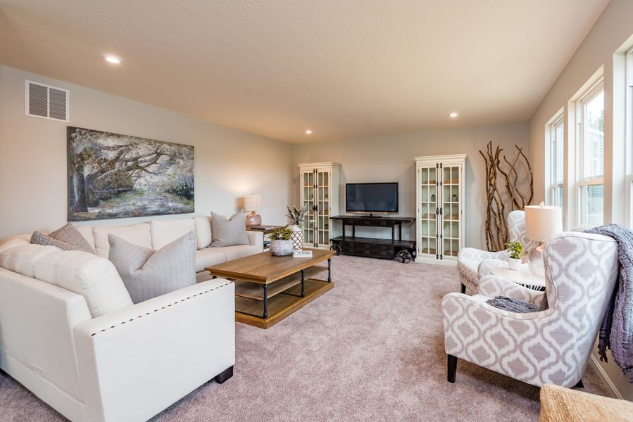 Representative furnished interior of a home built from the Cumberland by Fischer Homes in Bridle Run, Louisville (Image 7).