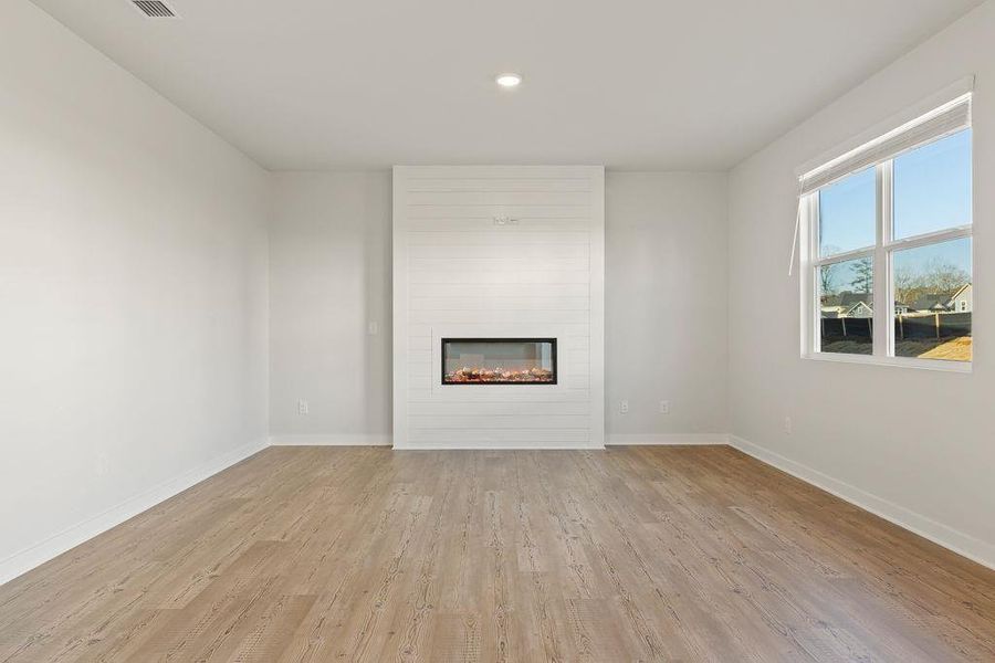 Spacious, unfurnished interior of a new home in Oak Grove Glen, Snellville (Image 20).