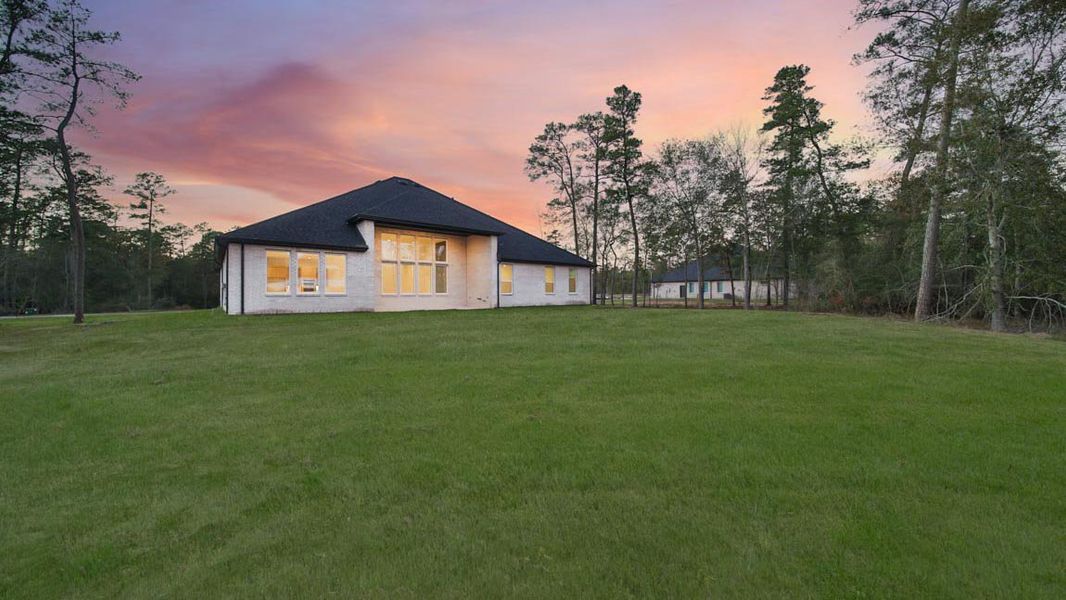 Exterior details and patio area of a home in Butlers Bend Estates, Pinehurst (Image 27).