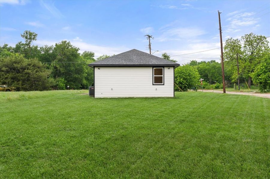 Exterior details and patio area of a home in , Dawson (Image 24).