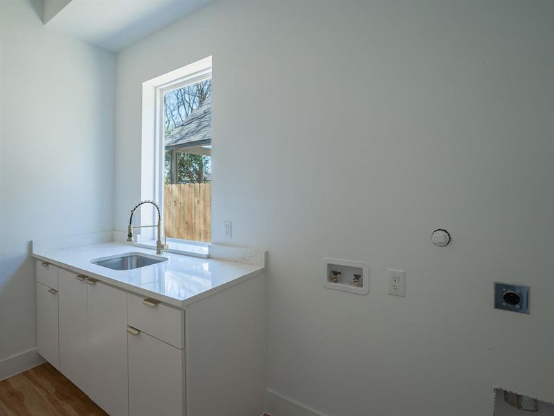 Furnished interior view inside a new home in , Dallas (Image 13).