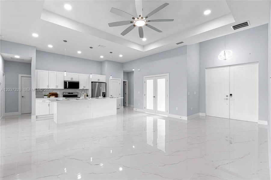 Spacious, unfurnished interior of a new home in , Lehigh Acres (Image 17).
