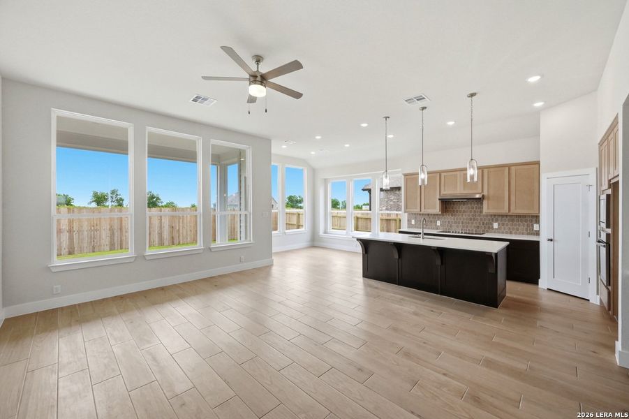 Spacious, unfurnished interior of a new home in Venado Crossing, Cibolo (Image 13).