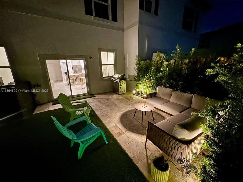 Furnished interior view inside a new home in , Coral Springs (Image 11).