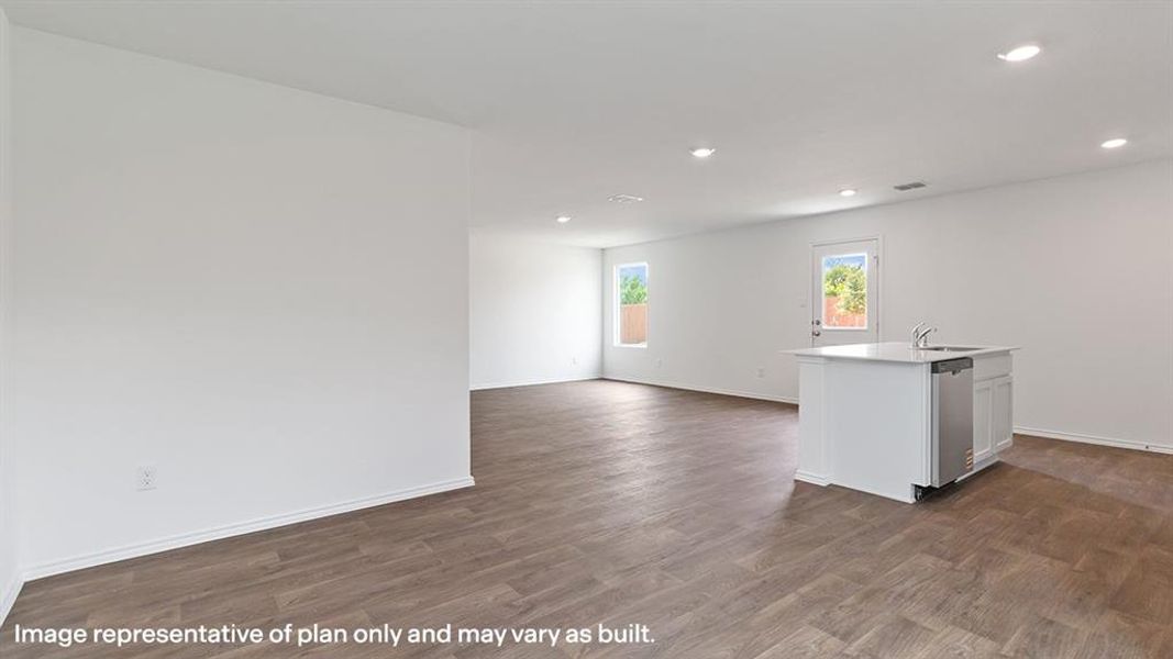 Spacious, unfurnished interior of a new home in , Sherman (Image 14).