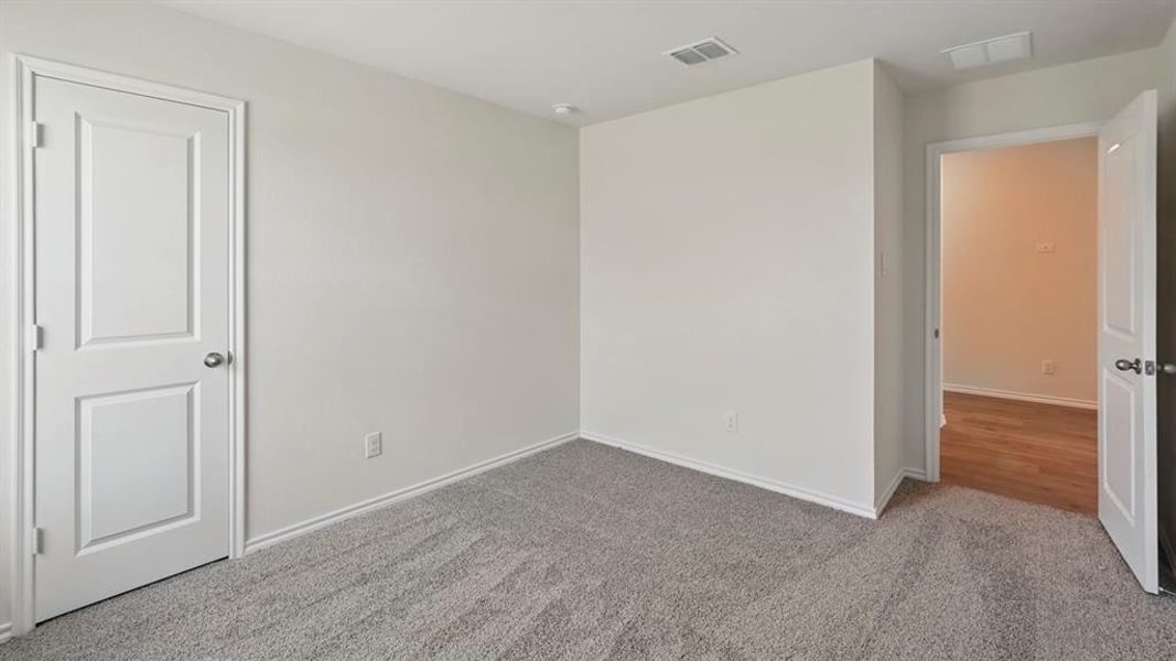 Spacious, unfurnished interior of a new home in Forestbrook Estates, Paris (Image 22).