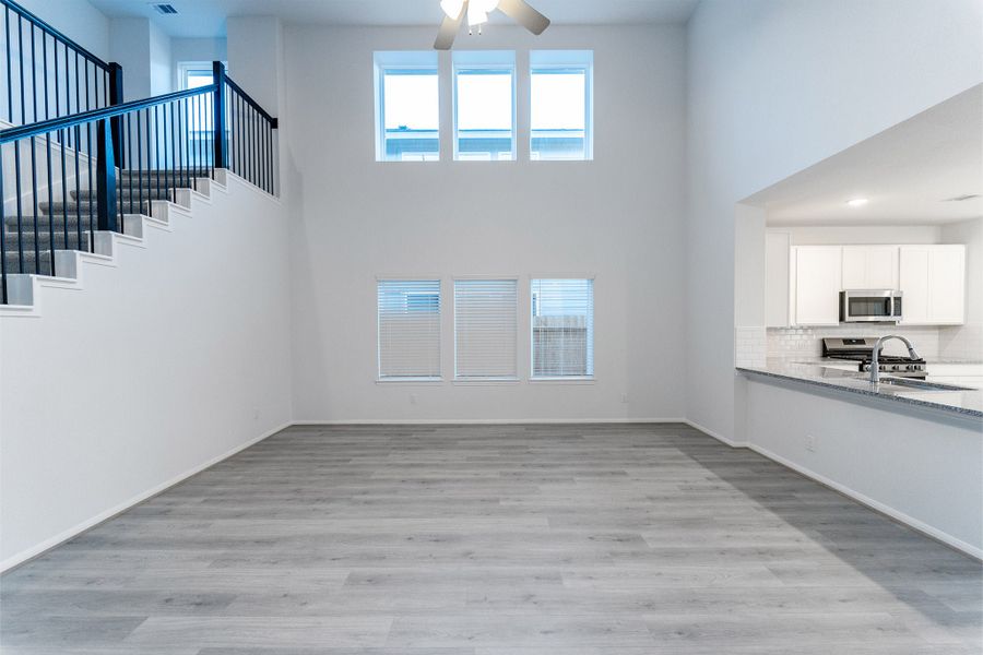 Spacious, unfurnished interior of a new home in Caney Mills, Conroe (Image 22).
