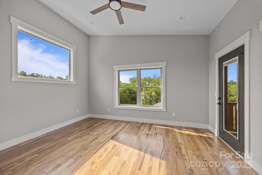 Primary has lots of light and vaulted ceiling Primary has lots of light and vaulted ceiling