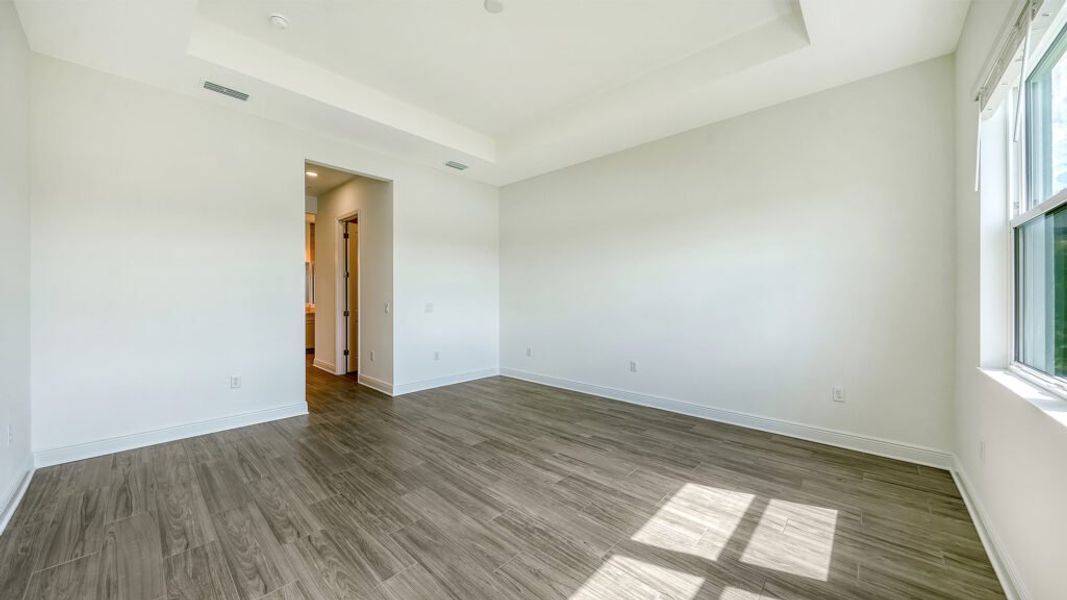 Spacious, unfurnished interior of a new home in Canoe Creek, Parrish (Image 23).