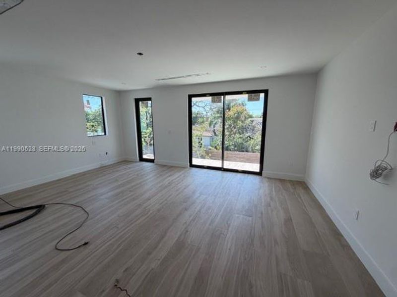 Spacious, unfurnished interior of a new home in , Miami (Image 5).