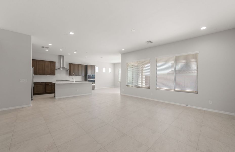 Spacious, unfurnished interior of a new home in Visara, Surprise (Image 22).