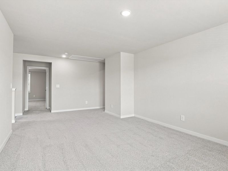 Spacious, unfurnished interior of a new home in The Heritage at Buffaloe Reserve, Raleigh (Image 13).