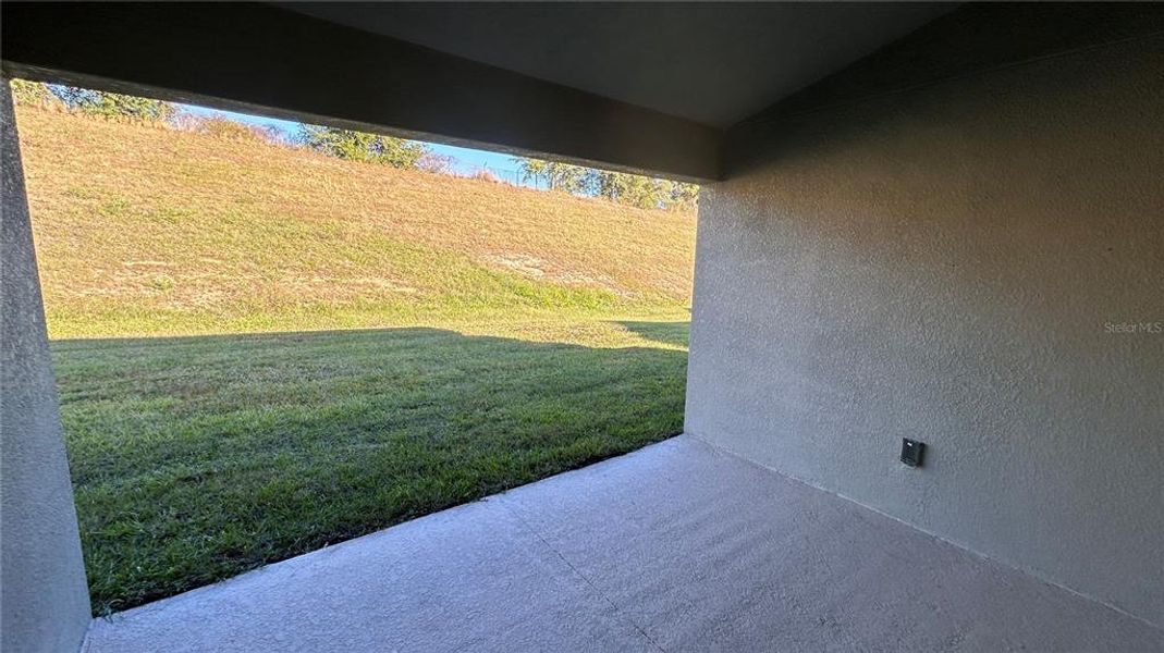 Exterior details and patio area of a home in Abbey Glen, Dade City (Image 3).
