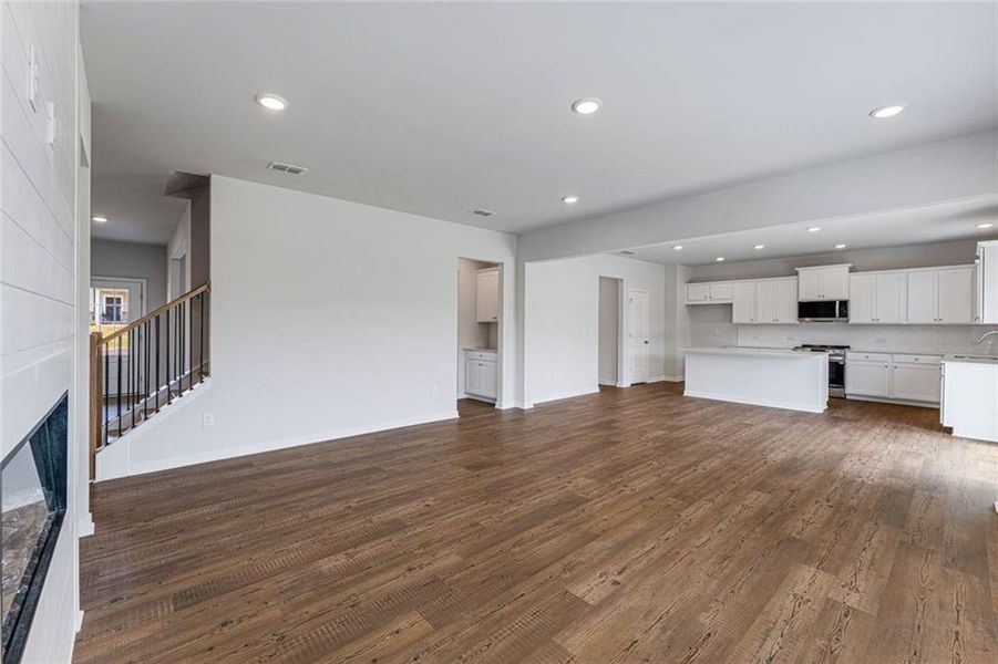 Spacious, unfurnished interior of a new home in Parkview Estates, South Fulton (Image 28).