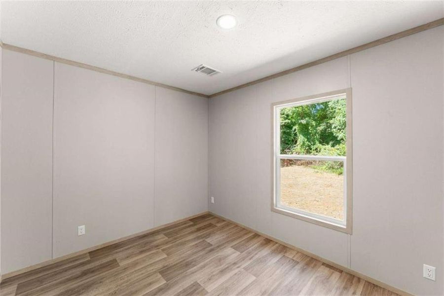 Spacious, unfurnished interior of a new home in , Dahlonega (Image 13).