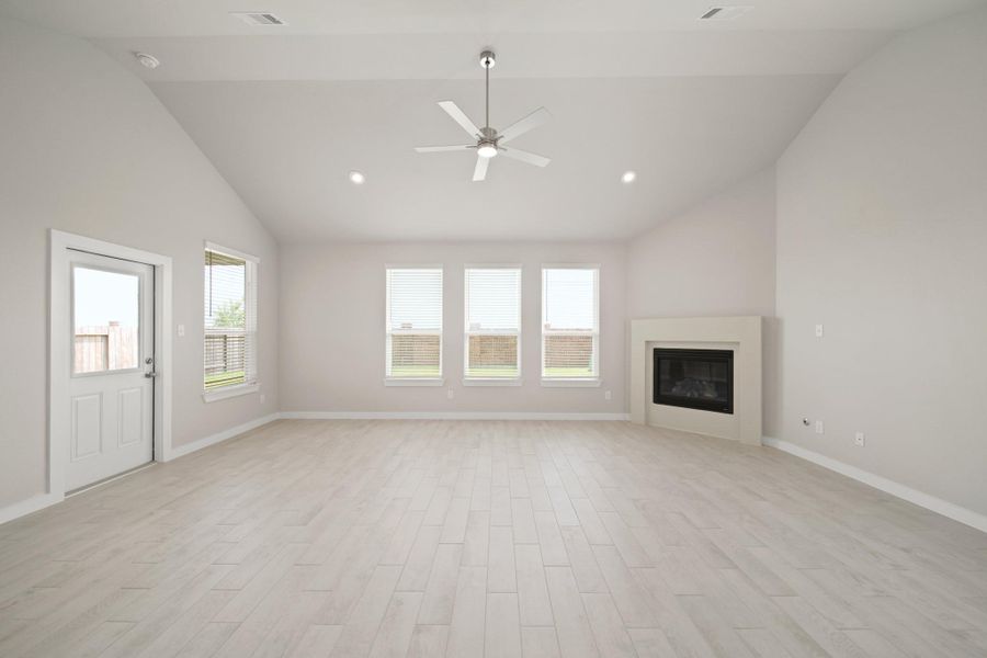 Spacious, unfurnished interior of a new home in Beacon Hill, Waller (Image 31).