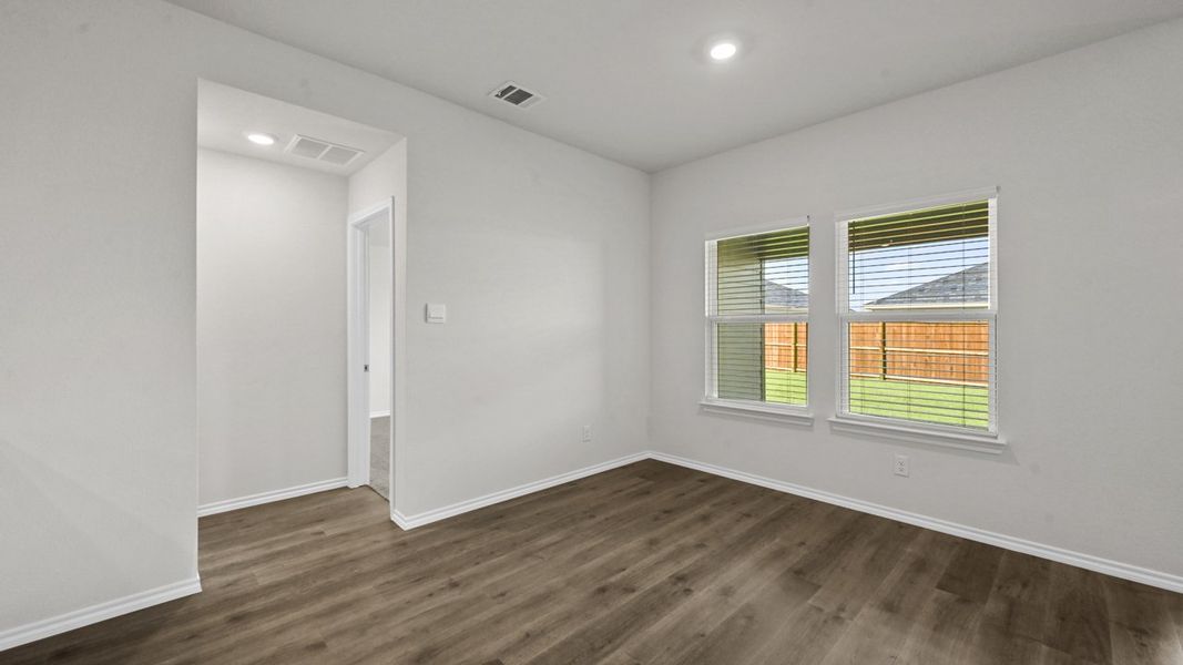 Spacious, unfurnished interior of a new home in Valor Farms, Royse City (Image 29).