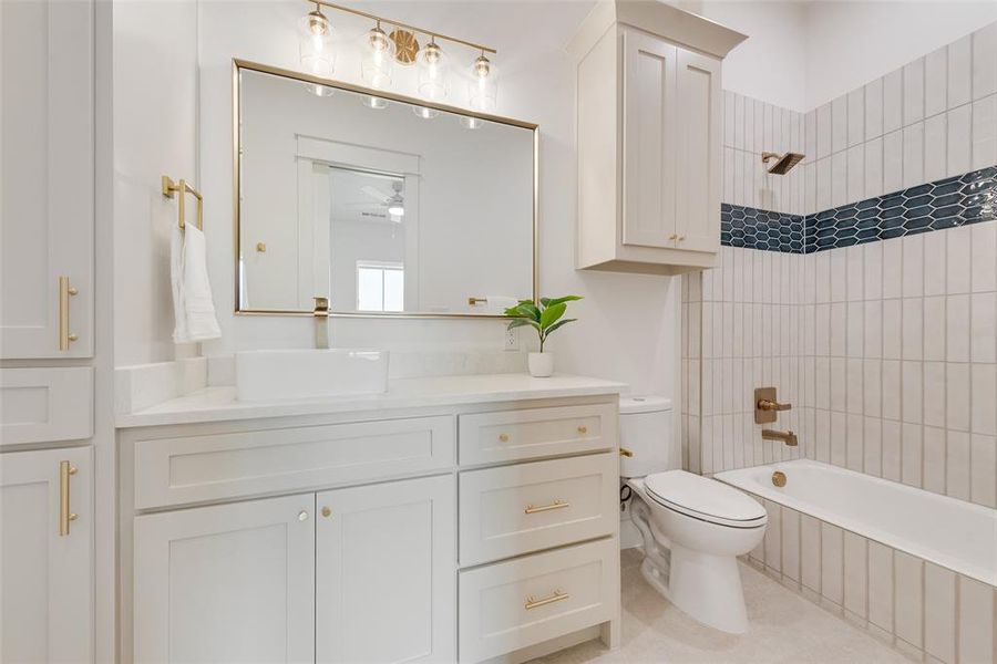 Furnished interior view inside a new home in , Rockwall (Image 18).