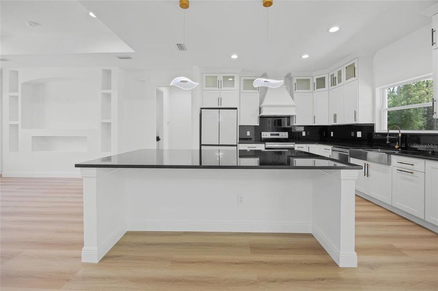 Furnished interior view inside a new home in , Dunnellon (Image 14).