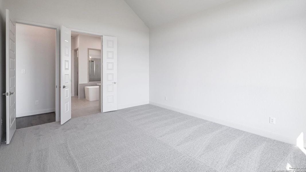 Spacious, unfurnished interior of a new home in Meadows Of Mill Creek 60', Seguin (Image 15).