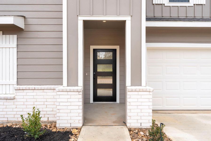 Exterior details and patio area of a home in Chapel Lakes, Montgomery (Image 25).