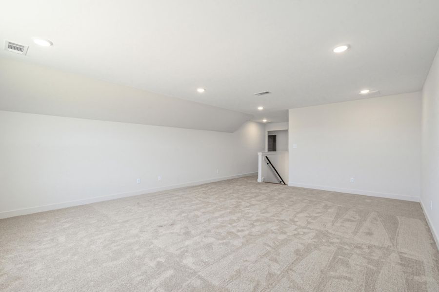 Spacious, unfurnished interior of a new home in White Oak, Arlington (Image 22).