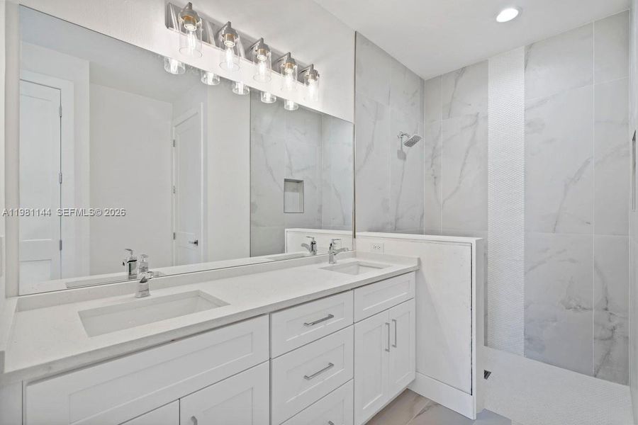 Furnished interior view inside a new home in , Cape Coral (Image 8).