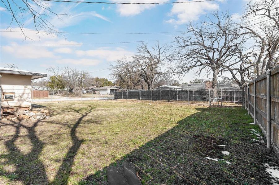 Exterior details and patio area of a home in , Brownwood (Image 20).