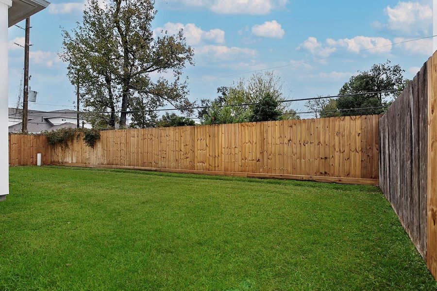 Exterior details and patio area of a home in Malaga Forest, Shenandoah (Image 23).