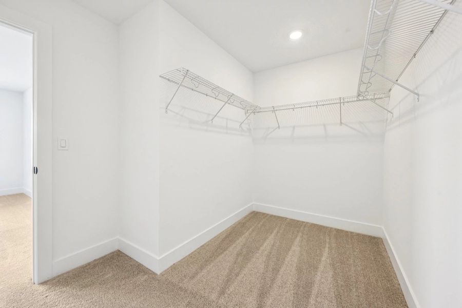 Spacious, unfurnished interior of a new home in Parkview at Hamlin, Winter Garden (Image 30).