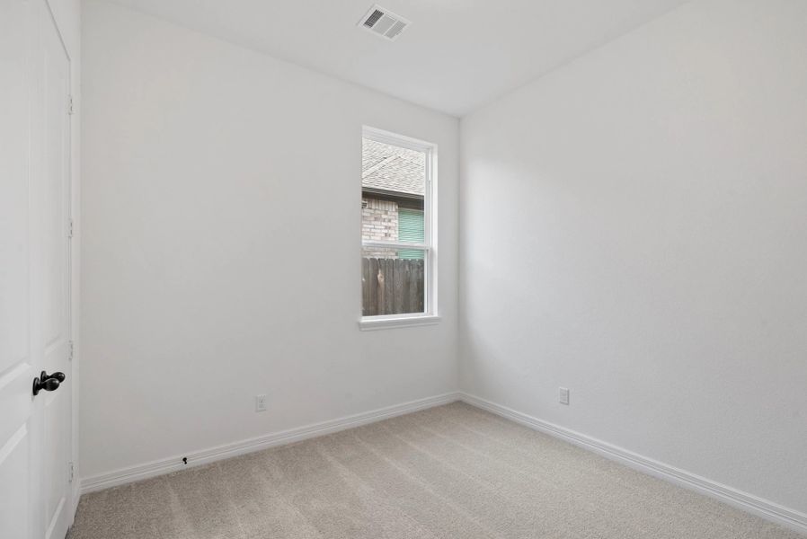 Spacious, unfurnished interior of a new home in Ashland, Angleton (Image 15).