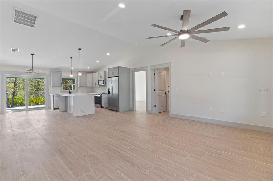 Spacious, unfurnished interior of a new home in , Port Charlotte (Image 7).