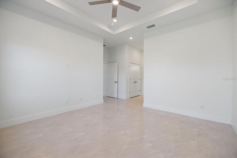 Spacious, unfurnished interior of a new home in , Rotonda West (Image 22).