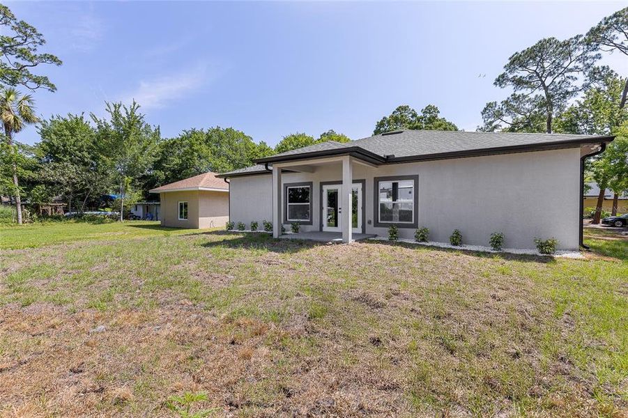 Exterior details and patio area of a home in , Ormond Beach (Image 27).