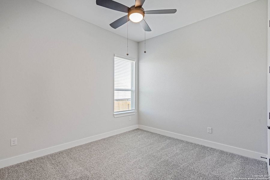 Spacious, unfurnished interior of a new home in Potranco West, Castroville (Image 11).