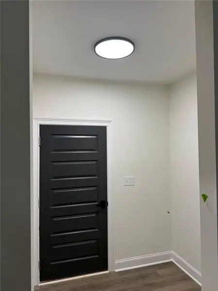 Spacious, unfurnished interior of a new home in , Warner Robins (Image 7).