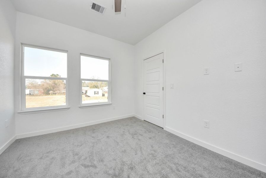 Spacious, unfurnished interior of a new home in , Conroe (Image 18).