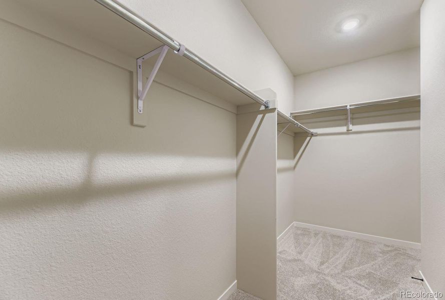 OWNER'S WALK-IN CLOSET