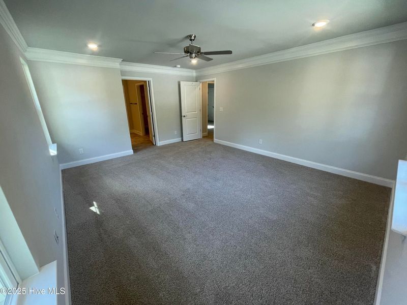 Spacious, unfurnished interior of a new home in Mill Creek Cove, Bolivia (Image 22).