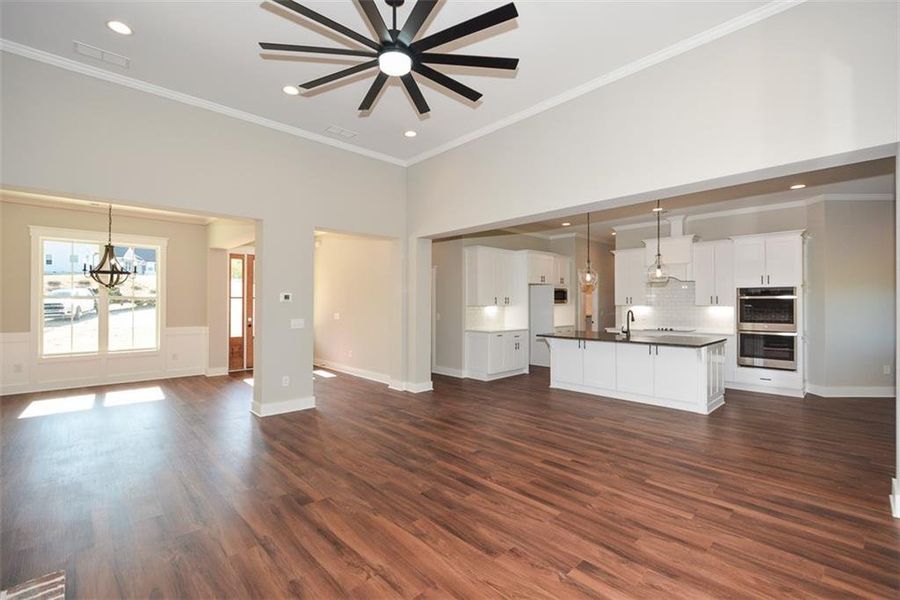Spacious, unfurnished interior of a new home in , Jasper (Image 17).